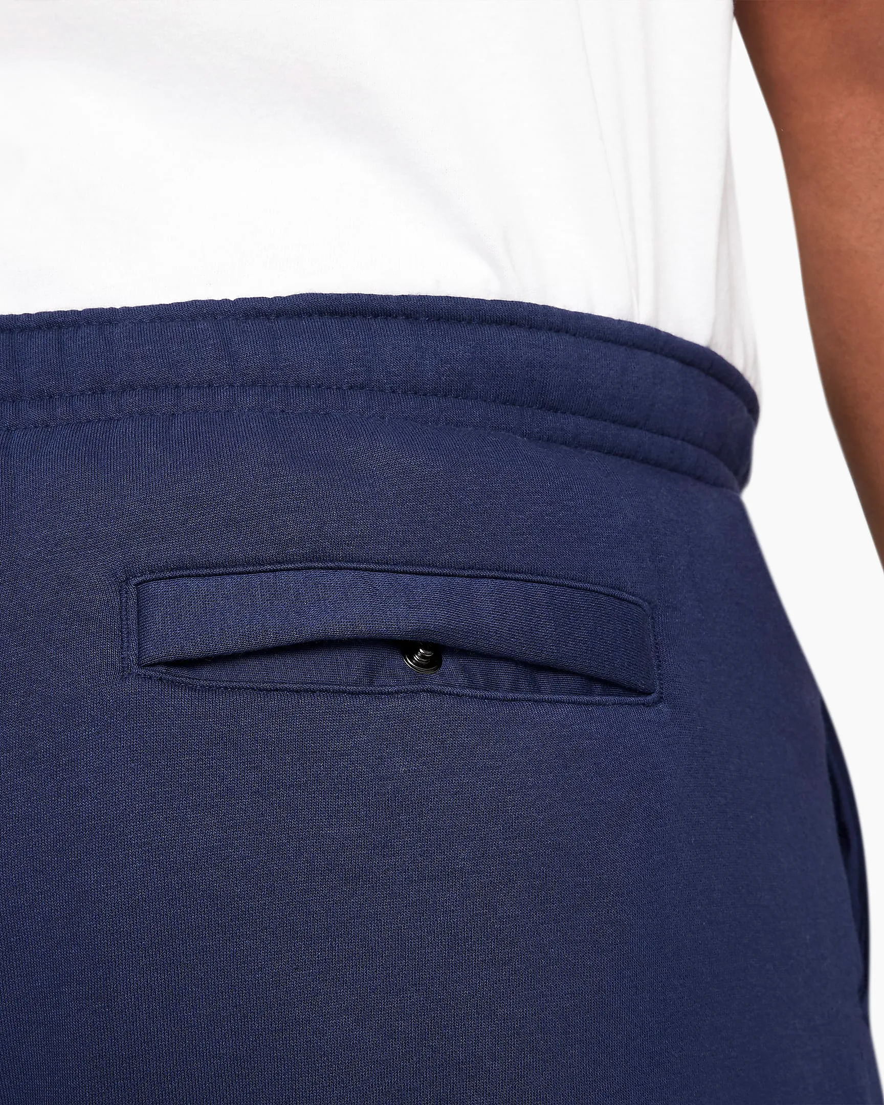 Nike Men's Sportswear Club Shorts - Midnight Navy / White