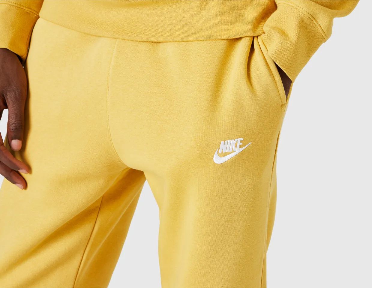 Nike Sportswear Club Fleece Joggers Wheat Gold / Wheat Gold - White