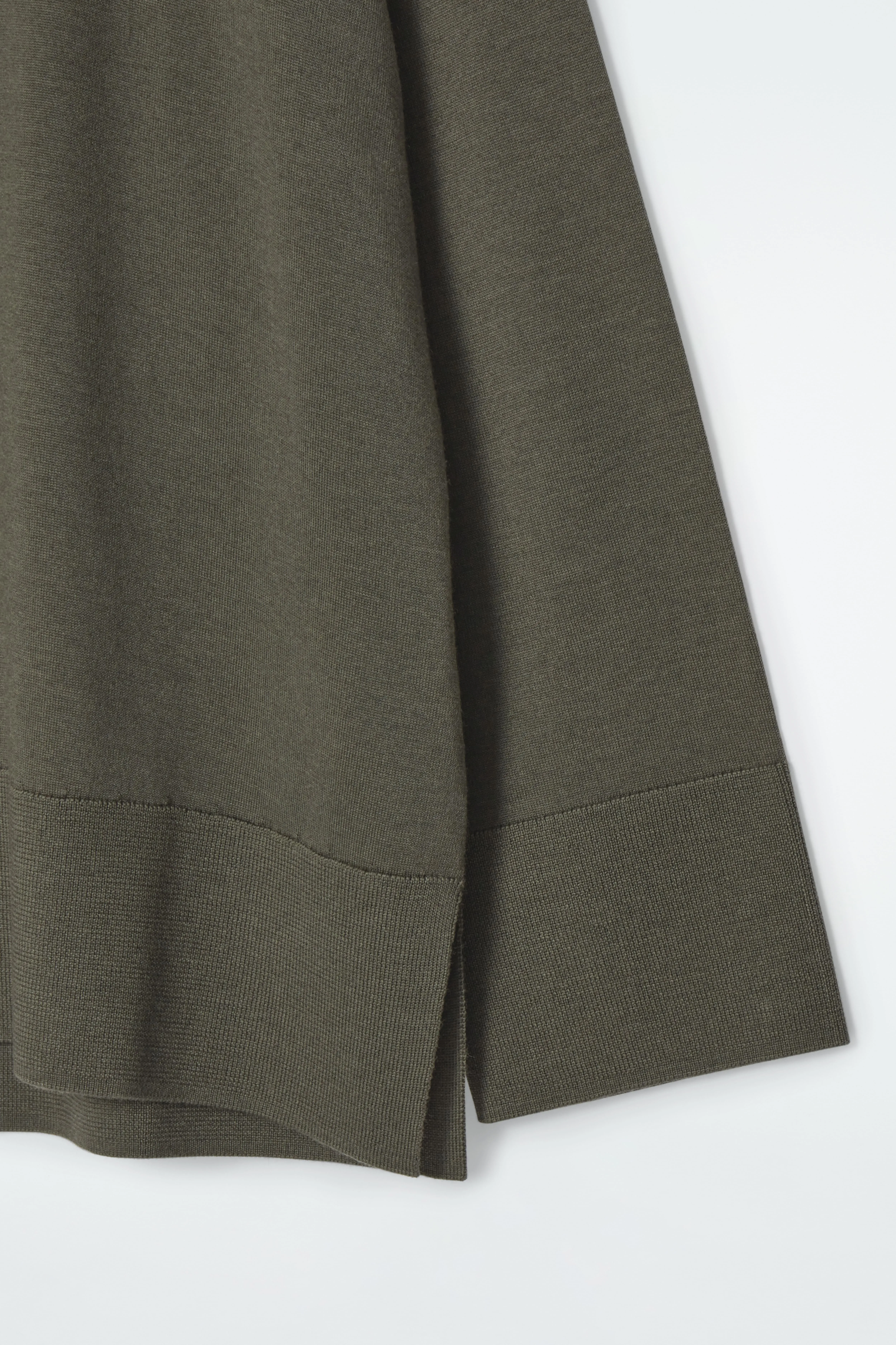 V-NECK MERINO WOOL JUMPER - V-neck - Long sleeve - DARK KHAKI - Ladies | H&M GB