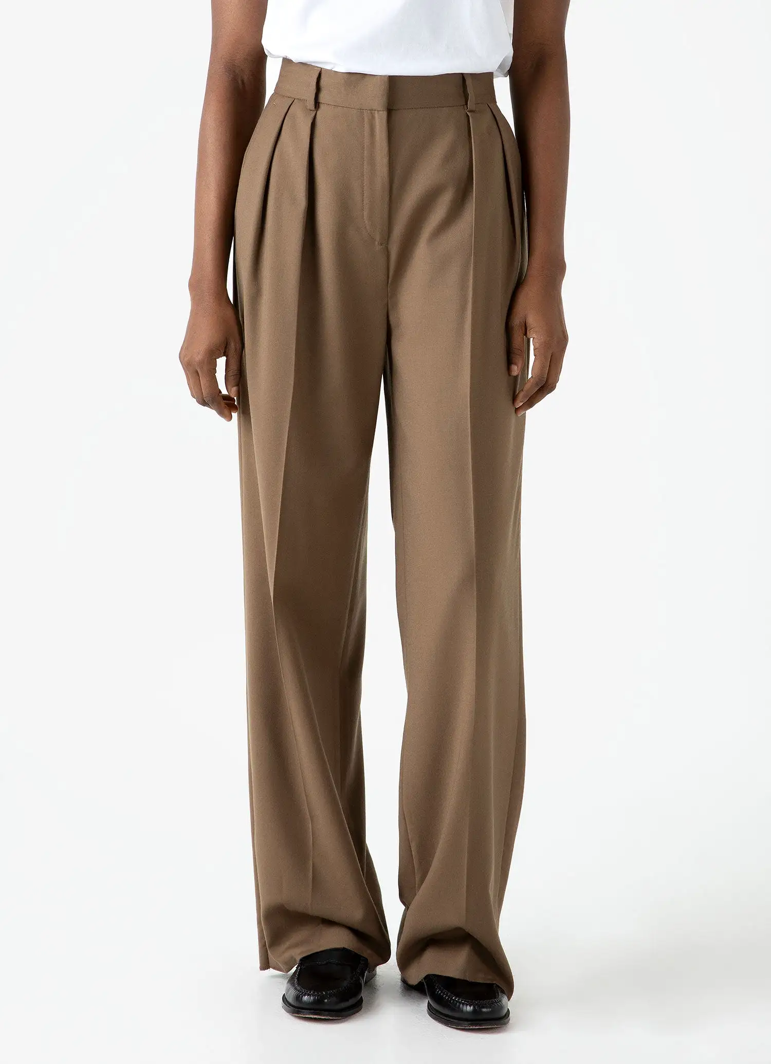 Women's Pleated Wool Trouser in Dark Camel